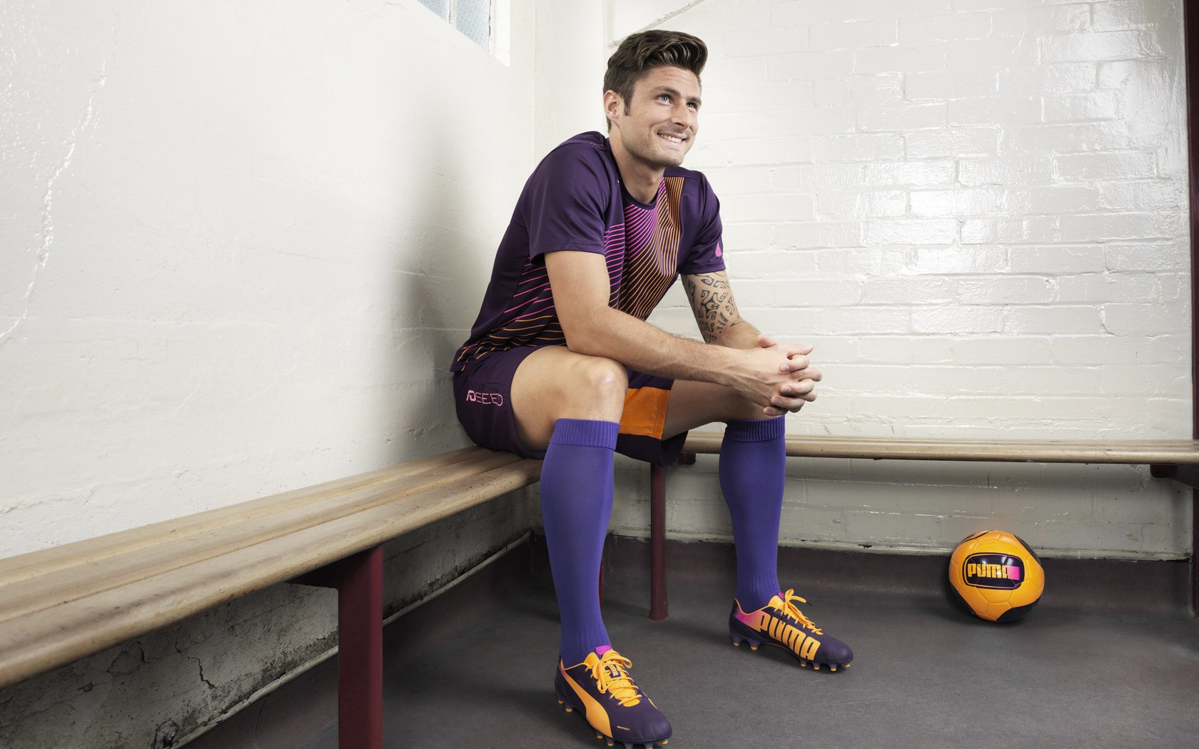 九游网-球队战术压制是否真的有效遏制对方锋线核心，全场压迫防守