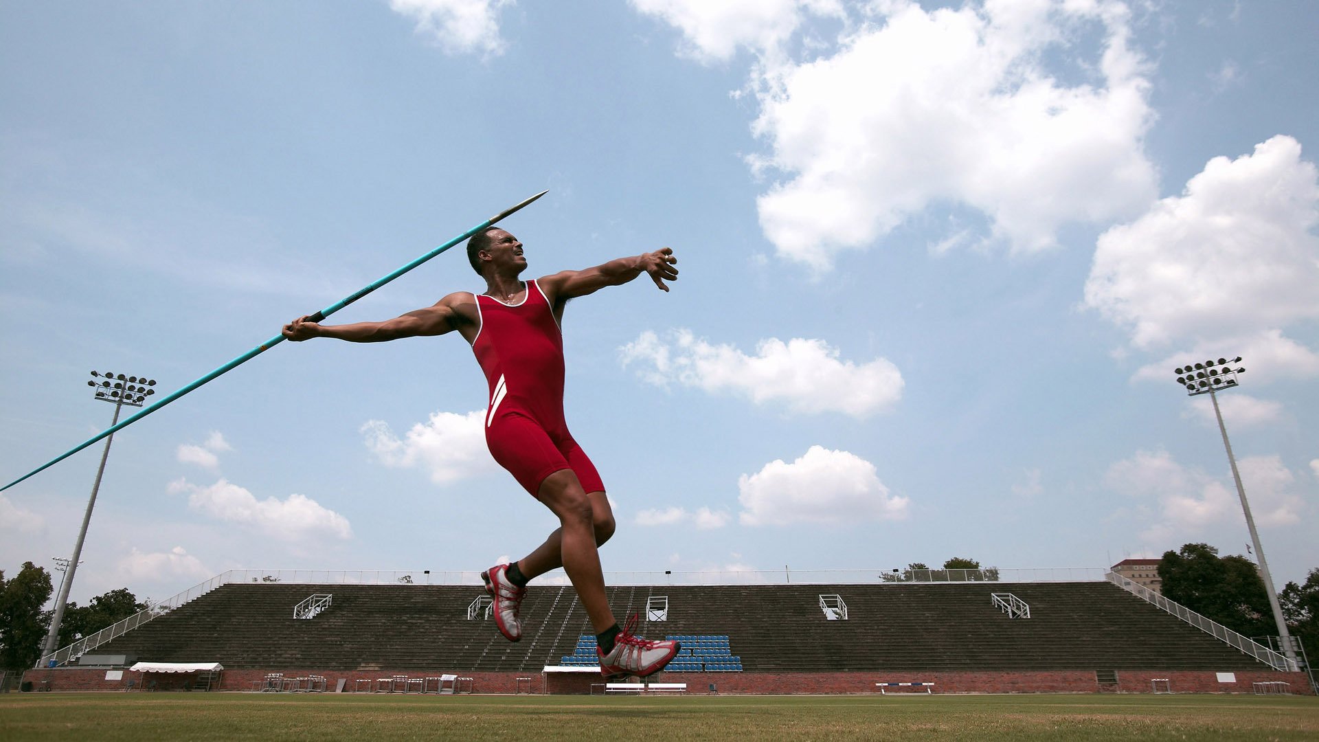 赞助合作带动体育经济,体育赞助中最典型的合作伙伴是什么